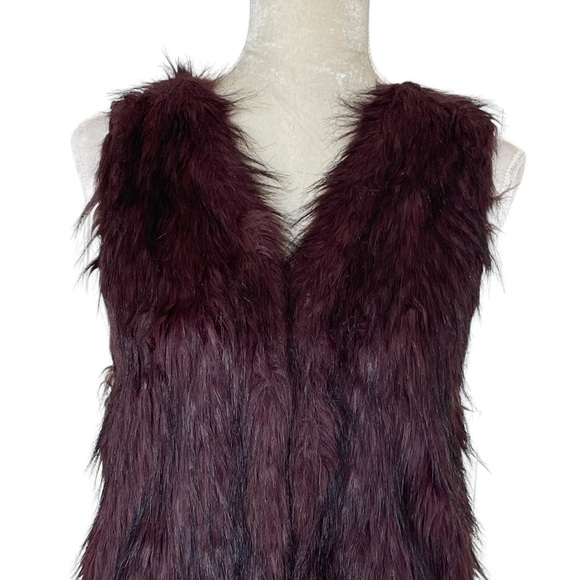 Sebby Collection Women’s Faux Fur Vest Size M Burgundy Knit Back Hook Closure - Picture 4 of 10